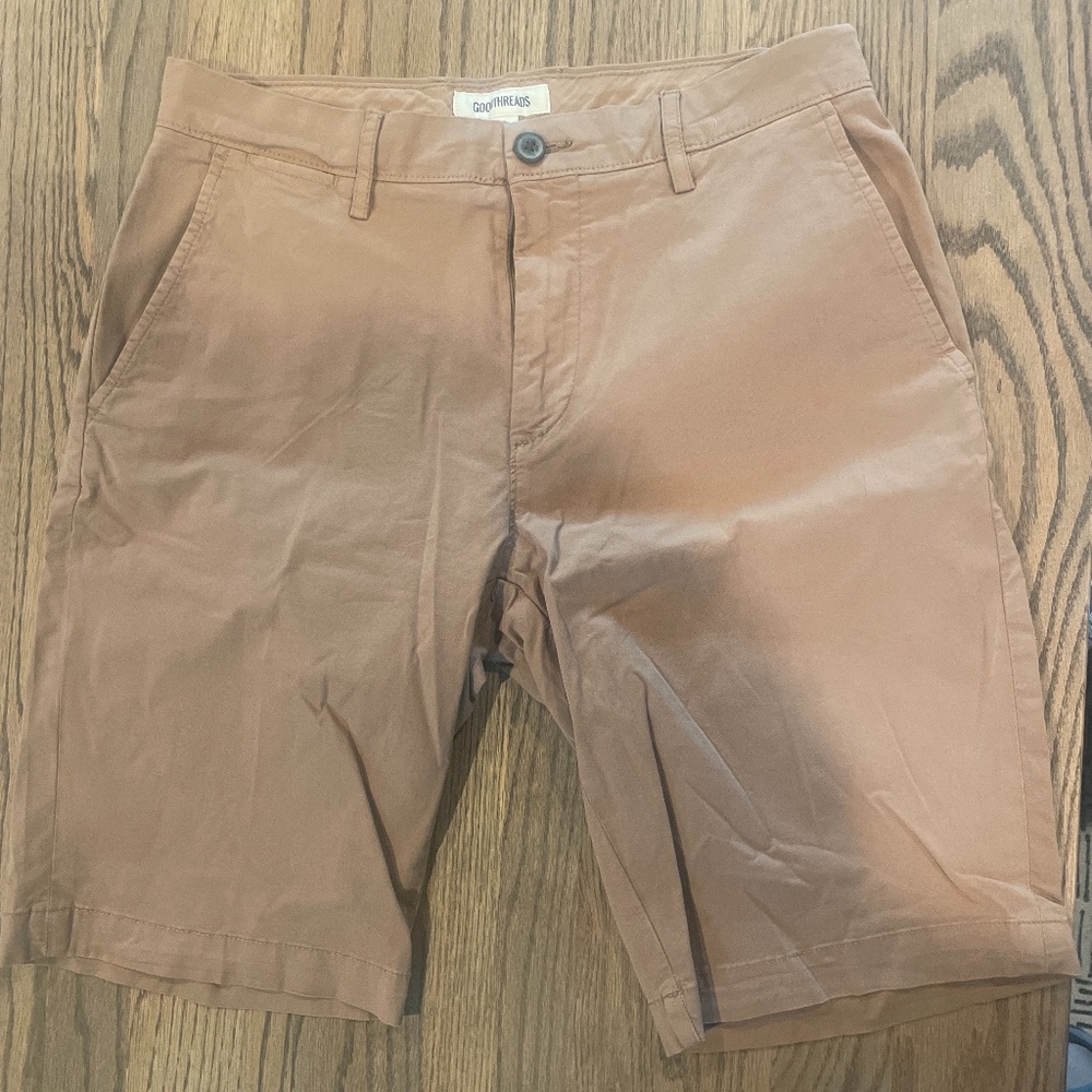 Good threads Khaki men’s flat front shorts